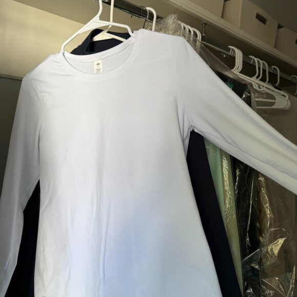 ALO YOGA ALOSOFT FINESSE LONG SLEEVE WHITE MEDIUM --BEAUTIFUL! - Picture 2 of 9